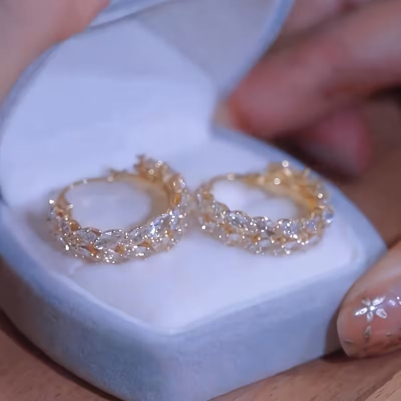 أقراط حلقة الألماس الذهبية 💍