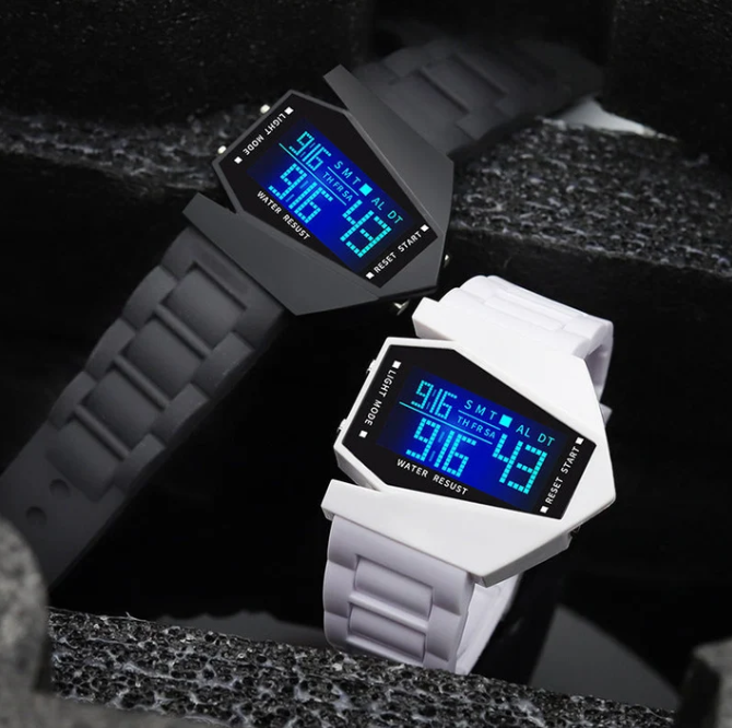ساعة الطائرة المضيئة LED ✈️⌚